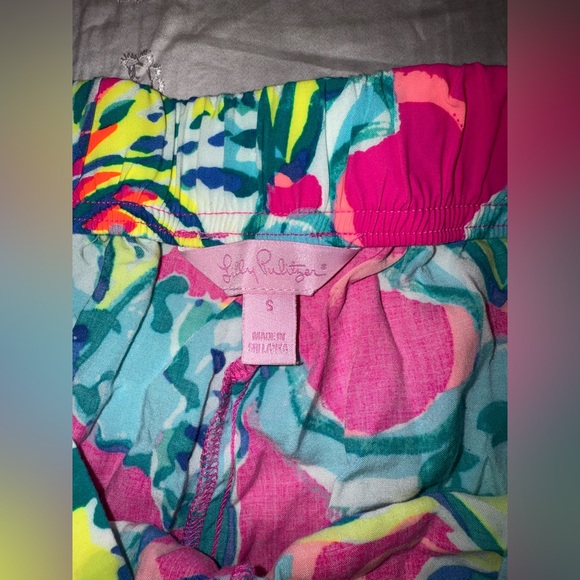 Lilly Pulitzer Like New Cocoa Shorts Fringe Trim Pockets Hot Pink Hottie floral - Picture 11 of 12